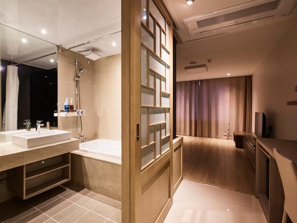 더퍼스트70 호텔 2